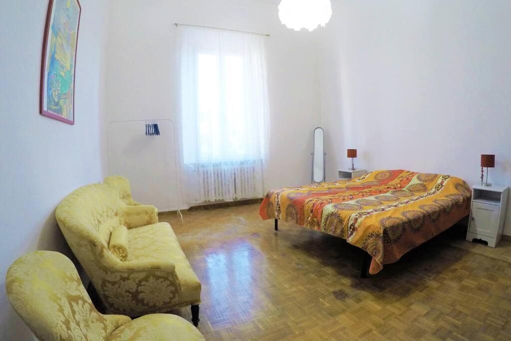 Gabry's Three-bedroom Big Near Center & Train Station To Pisa And Florence & Ferries To Sardegna Corsica Apartment Livorno