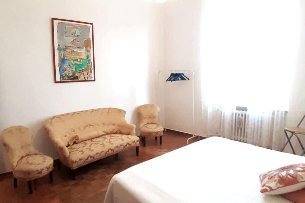 Gabry's Three-bedroom Big Near Center & Train Station To Pisa And Florence & Ferries To Sardegna Corsica Apartment
