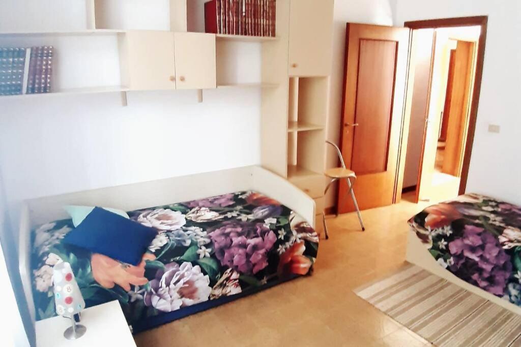 Gabry's Three-bedroom Big Near Center & Train Station To Pisa And Florence & Ferries To Sardegna Corsica *