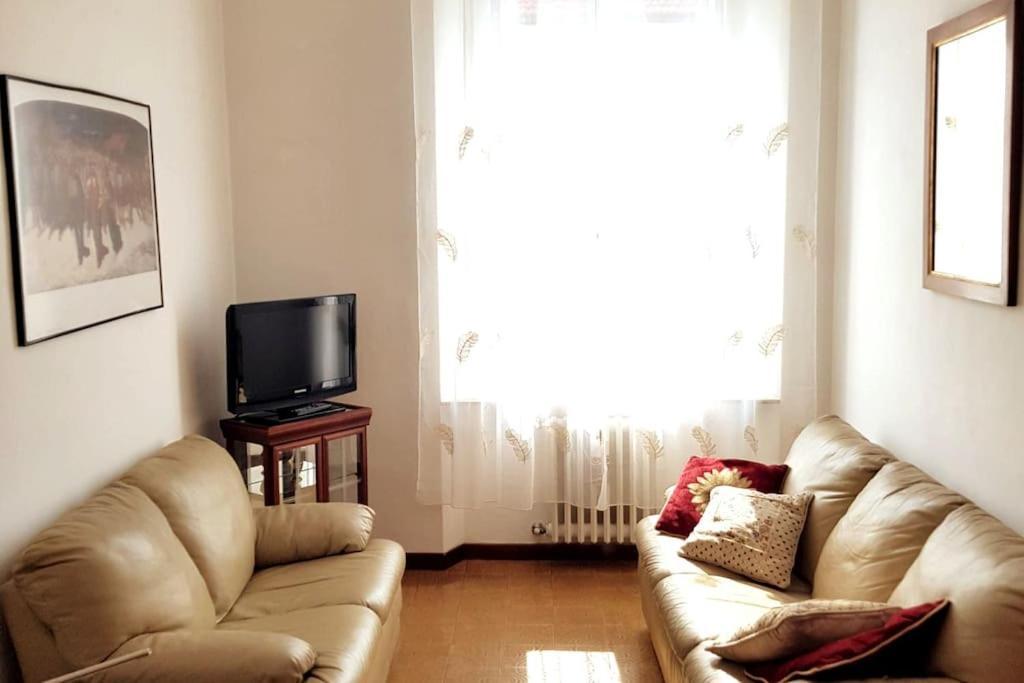 Gabry's Three-bedroom Big Near Center & Train Station To Pisa And Florence & Ferries To Sardegna Corsica *
