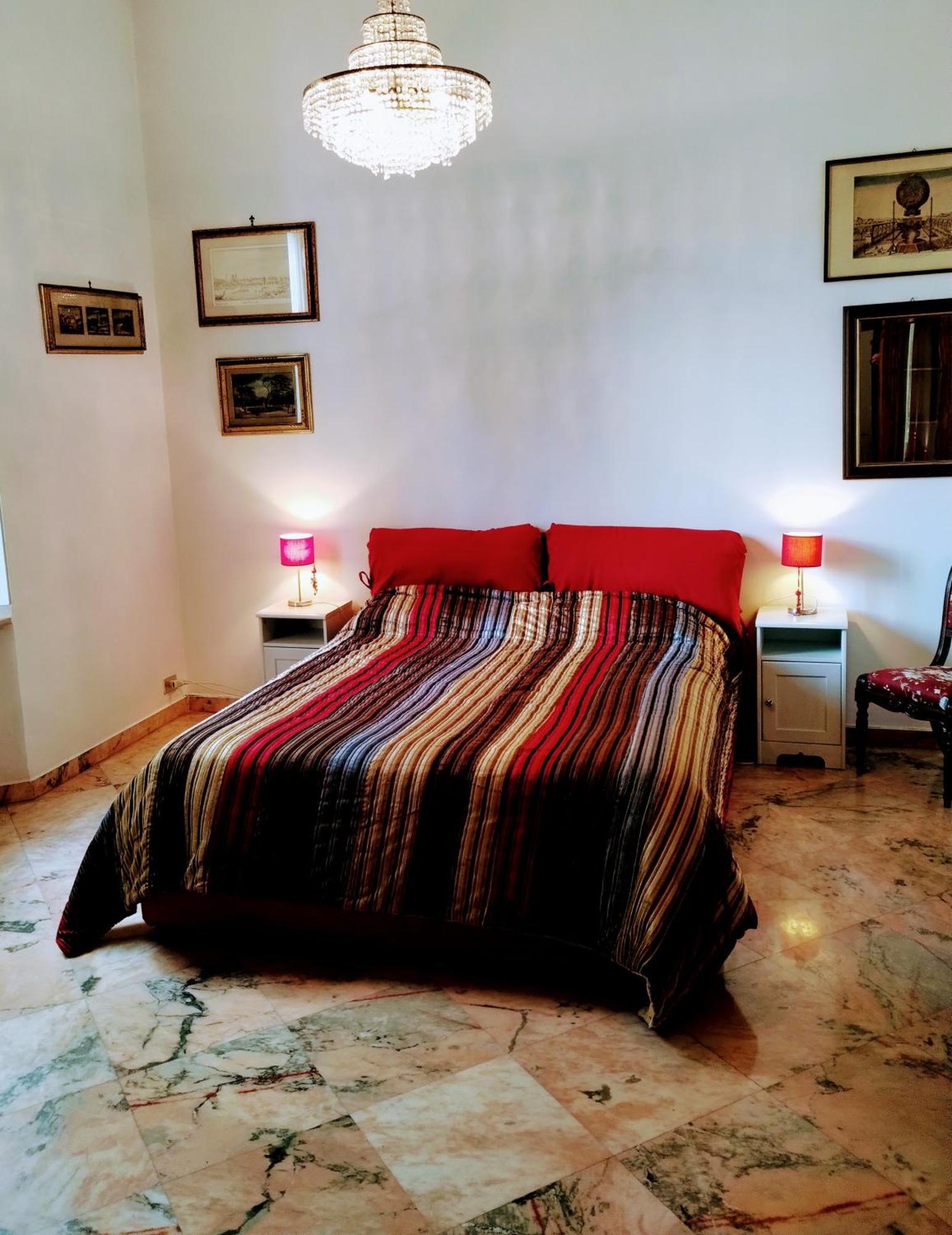 Apartment Gabry's Three-bedroom Big Near Center & Train Station To Pisa And Florence & Ferries To Sardegna Corsica *