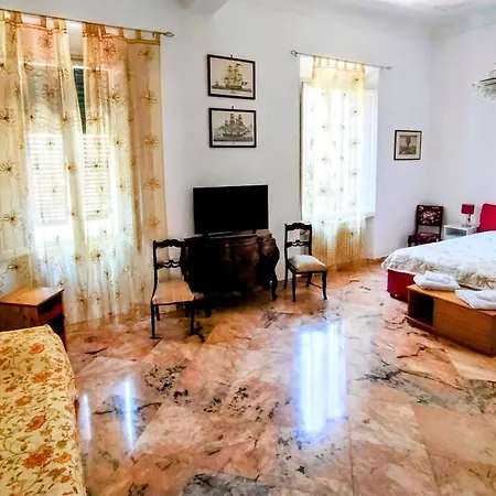 Gabry'S Home Three-Bedroom Big Apartment Near City Center & Train Station To Pisa And Florence & Ferries To Sardegna Corsica Livorno Exterior photo