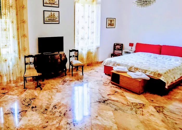 Gabry\'S Home Three-Bedroom Big Apartment Near City Center & Train Station To Pisa And Florence & Ferries To Sardegna Corsica