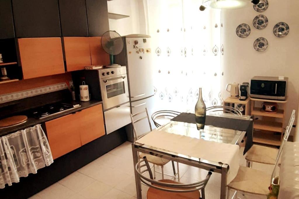Apartment Gabry's Three-bedroom Big Near Center & Train Station To Pisa And Florence & Ferries To Sardegna Corsica Livorno