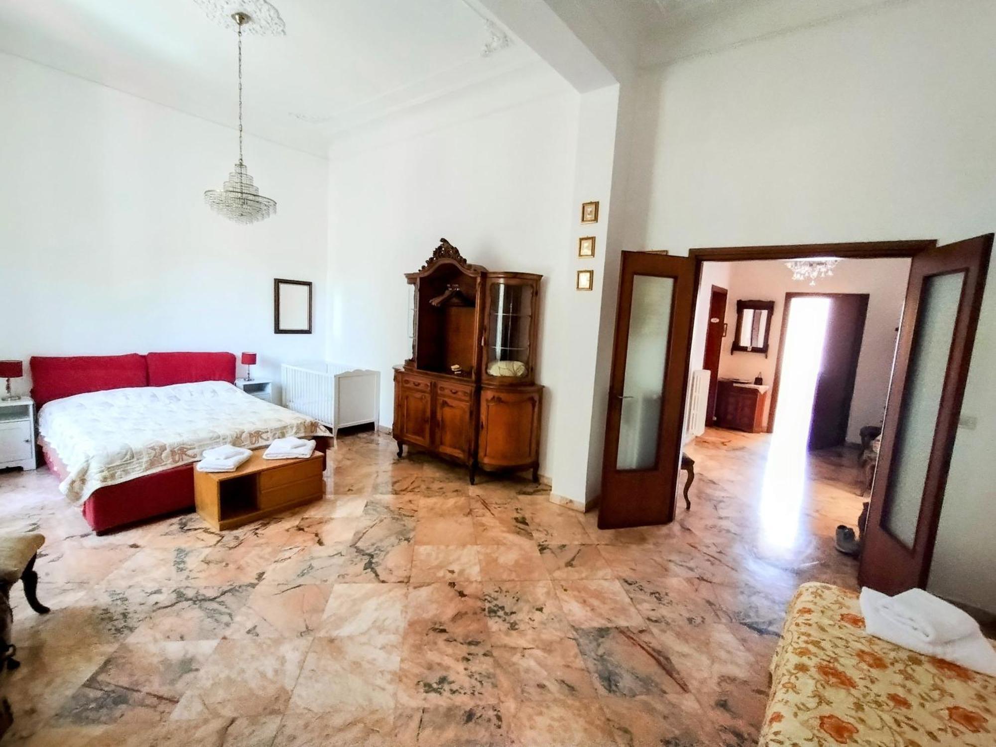 Gabry's Three-bedroom Big Near Center & Train Station To Pisa And Florence & Ferries To Sardegna Corsica * Livorno